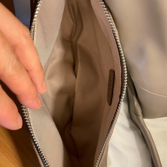 Lemaire Small Croissant Leather Bag CEMENT color - Picture 5 of 9